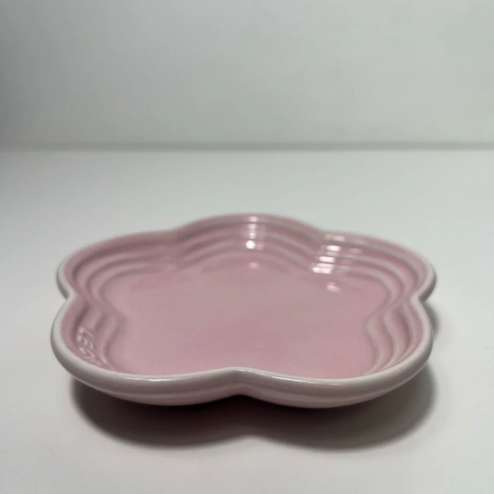 Le Creuset Stoneware Flower Petal Scalloped Trinket Dish Plate Tray